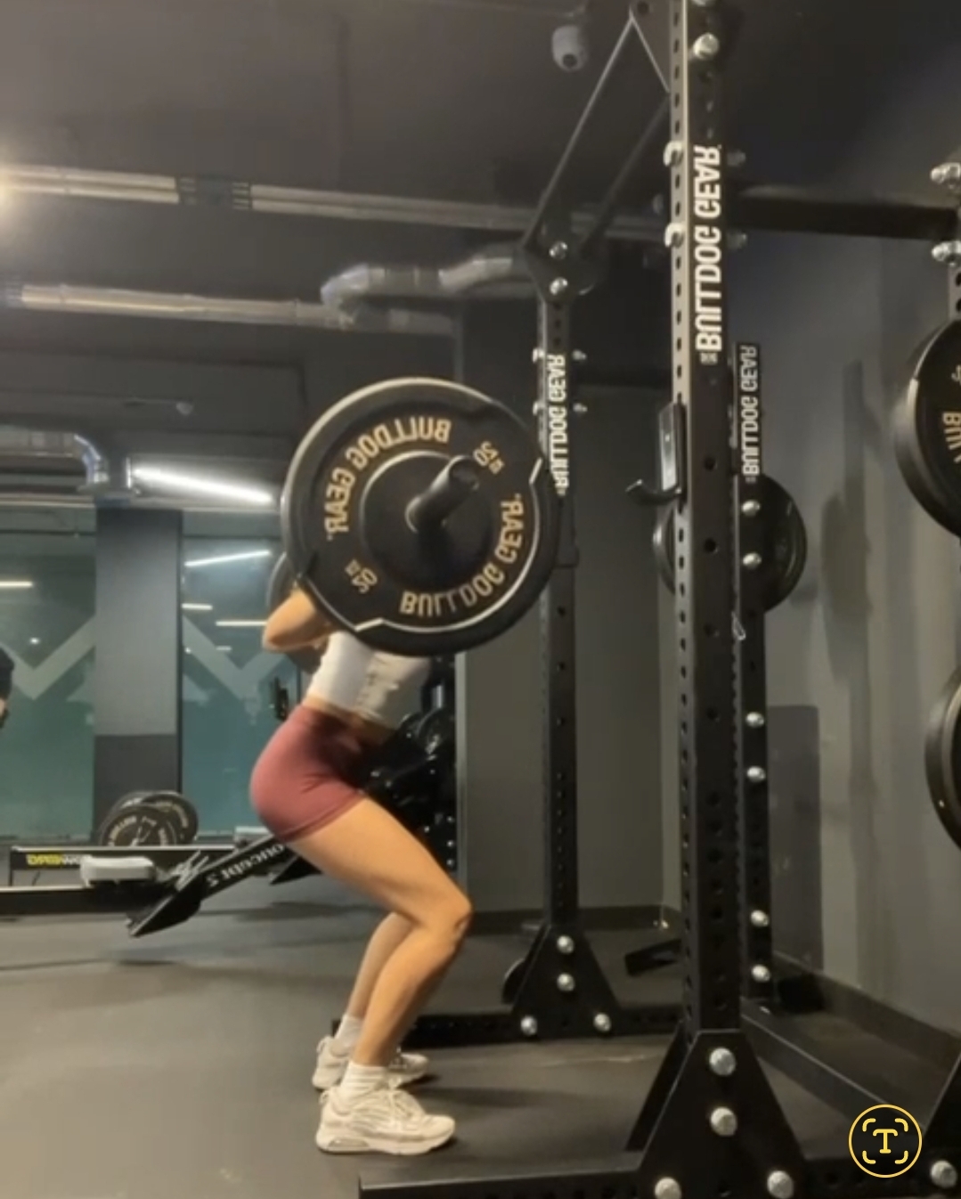 Woman Weightlifting For The Perfect Training Session
